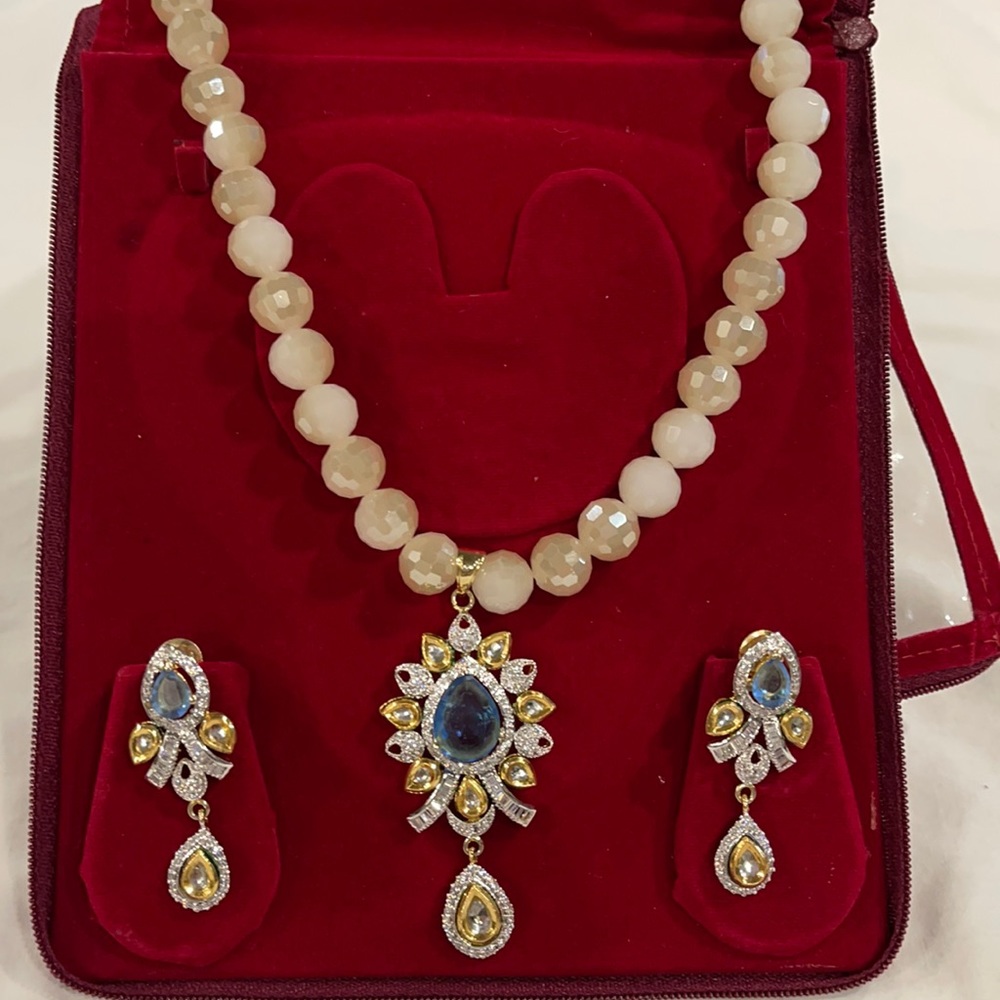 Women’s Necklace